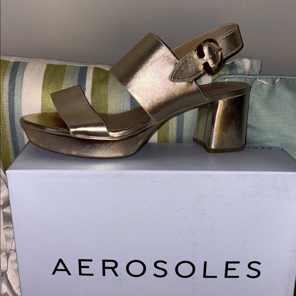 New Platform Sandals 
Memory Foam Insole Open Toe Slingback. 
Never Worn